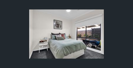 BEAUTIFUL FAMILY ENTERTAINER – Pool & Garden Maintenance included. - Photo 4