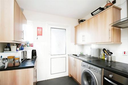 4 bedroom terraced house to rent - Photo 3