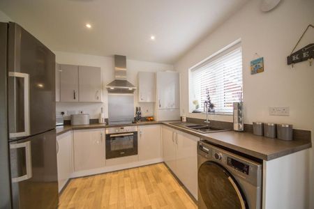 3 bedroom detached house to rent - Photo 4