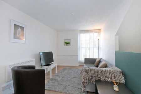 2 bedroom flat to rent - Photo 2