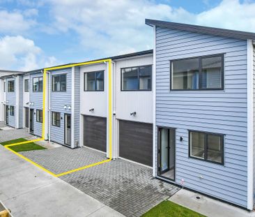 Contemporary Living in Sought-After Opaheke - Photo 1