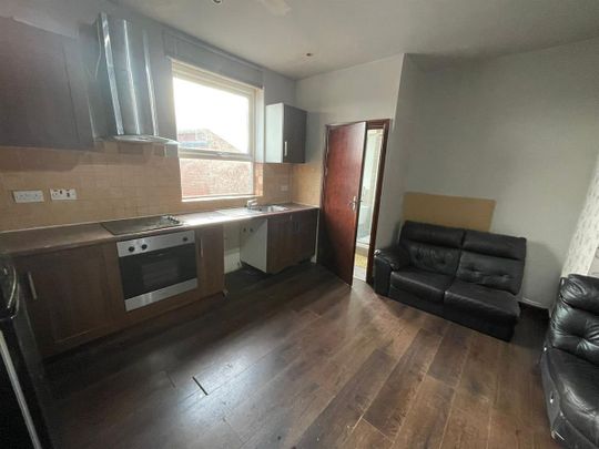 243 Dewsbury Road, Flat 2 - Photo 1