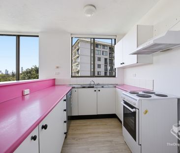 1 Bedroom Apartment with Golf Course & Skyline Views - Photo 4