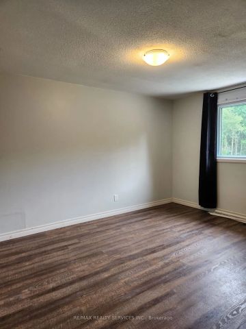 Detached Home For Lease | X8490114 - Photo 2
