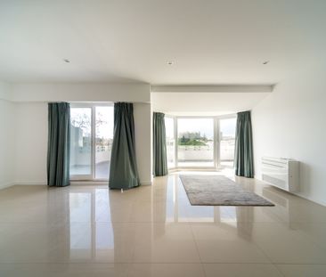 2 bedroom flat with garage and balcony with sea view in Cascais - Photo 2