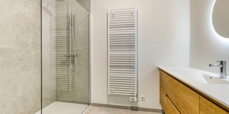 Appartement te huur in Kortrijk voor € 1.300 met 2 slaapkamers - Photo 3