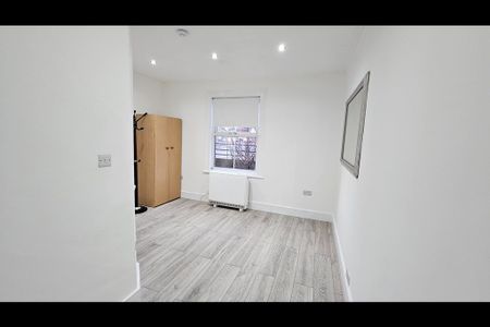 Uxbridge Road, Slough, SL2 5NX - Photo 2