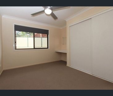 Family Living in a Peaceful Cul-De-Sac – Walk to School - Photo 3