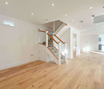 Three bedroom stable in a popular village location - Photo 2