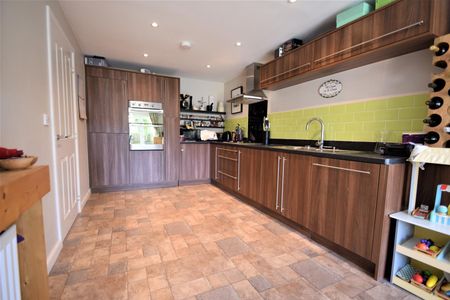 St. Lucia Crescent, Bristol - Photo 4