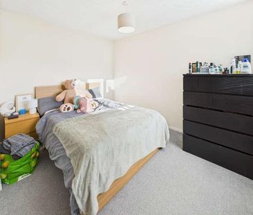 Dryden Close, PO16 - Photo 4