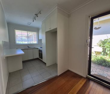 Private unit with great outdoor area - Photo 4