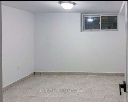 For Lease - 157 Woodycrest Avenue Unit# Basement, Toronto, Ontario - Photo 4