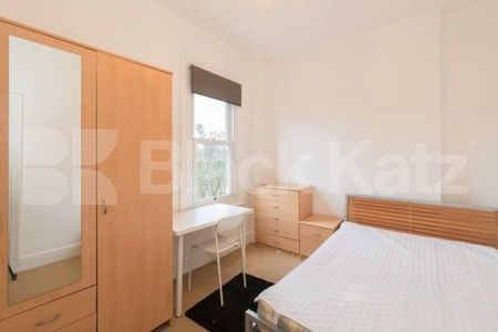 A spacious three-bedroom flat located on Alexandra Road N8 - Photo 3