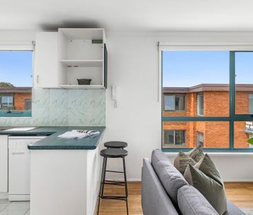 Sun-Drenched Sanctuary in Prime St Kilda West - Photo 3