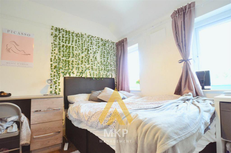 4 bedroom terraced house to rent - Photo 5