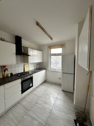 3 Bed Flat, Grangewood Street, E6 - Photo 4