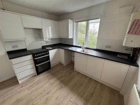 2 bedroom maisonette to rent - Photo 4