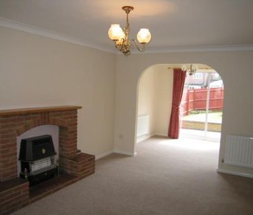 3 bedroom detached house to rent - Photo 2