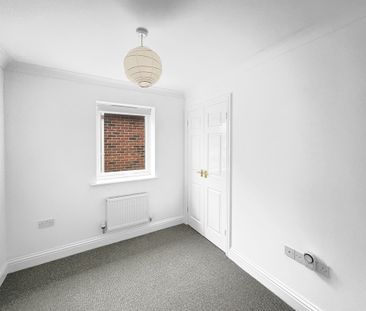 An extremely spacious and well presented 4 bedroom detached bungalo... - Photo 6