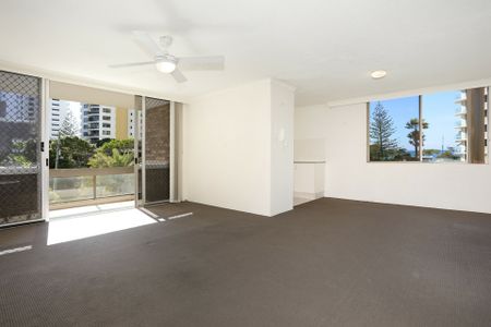 Affordable Coastal Living in Surfers Paradise - Photo 3