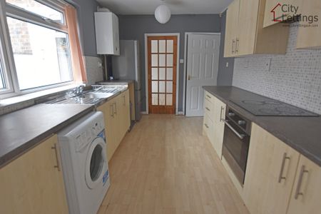 3 Bedroom Mid Terraced House - Photo 4