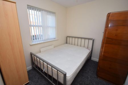 4 bedroom terraced house to rent - Photo 5