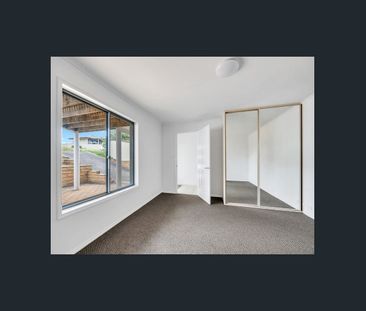 Coastal Charm and Everyday Comfort at 10 Cherington Road, McCracken - Photo 5