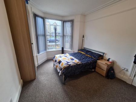 4 bedroom private hall to rent - Photo 4