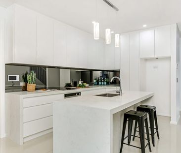 LUXURY DESIGNER LIVING - Photo 3