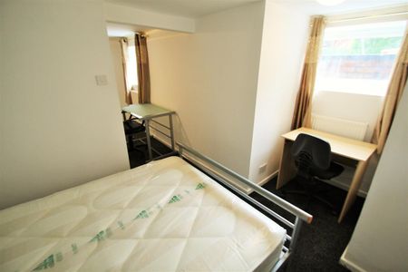 Wrangthorn Terrace, Hyde Park, LS6 1HH, Leeds - Photo 4
