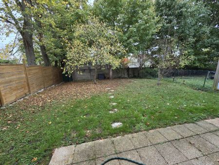 Location Appartement 3 pièces à Évry-Courcouronnes - Photo 2