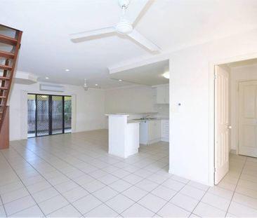 Large Townhouse in Gated Complex - Double Garage - Pool - Tennis Court - Photo 1