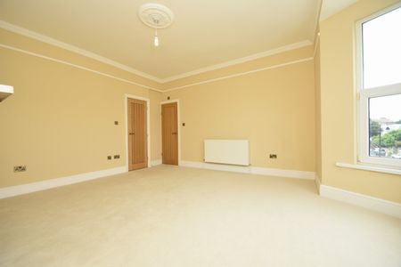 5 bedroom semi-detached house to rent - Photo 3