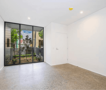 Modern designed Zinc 3 bedroom Terrace + Granny flat (studio) - Photo 1