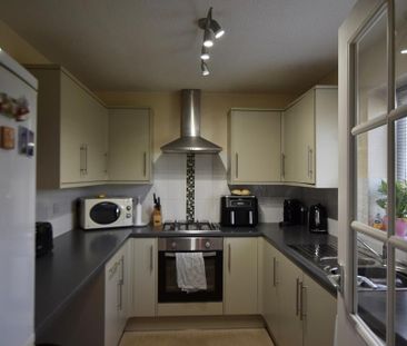 3 bedroom semi-detached house to rent - Photo 4