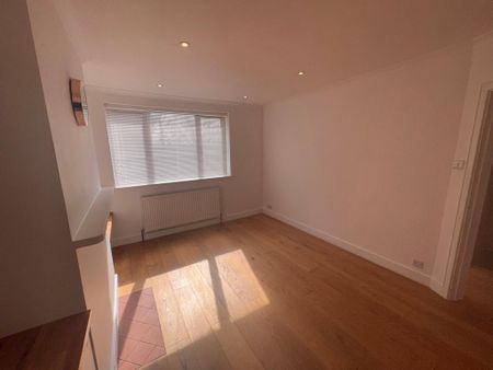 2 bedroom maisonette to rent - Photo 2