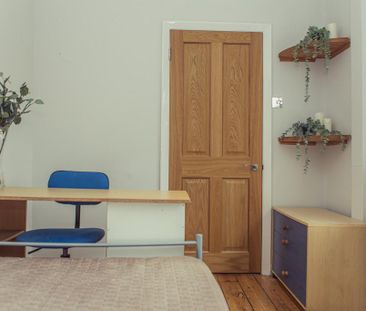 5 bedroom end of terrace house to rent - Photo 2