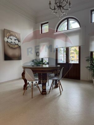 Vilă cu 12 camere de închiriat Lascăr Catargiu 30 - Fotografie 1