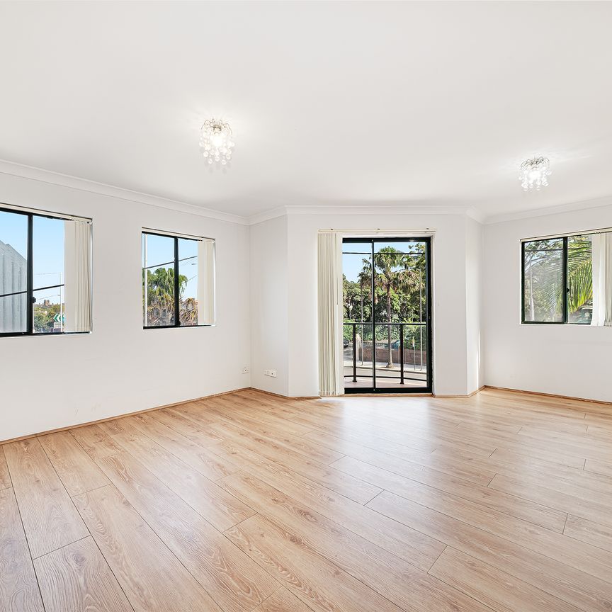 Three Bedroom Apartment with Tandem Parking - Photo 1