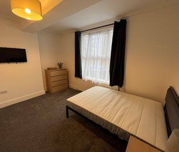 Room 1, West Hill Drive, Mansfield, N... - Photo 5