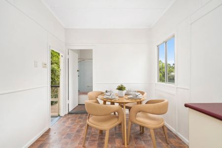 Freshly Updated 3-Bedroom Home in Prime Scarborough Location. Contact Julie Sykes 0438 050 110 - Photo 5