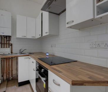 2 bedroom end of terrace house to rent - Photo 3
