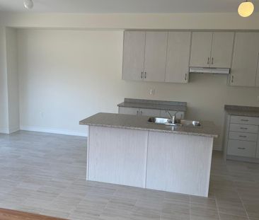 For Lease - 2602 Apricot Lane, Pickering, Ontario - Photo 2