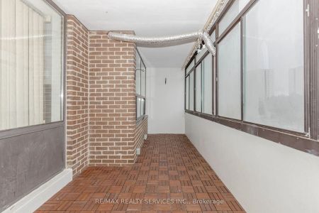 18 Knightsbridge Road #304 - Photo 4