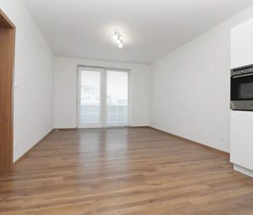 Nabízíme pronájem zánovního zděného bytu 2+kk s balkónem a garážový... - Photo 2