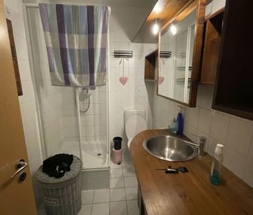 Gemütliche Single-Wohnung mit Einbauküche auf dem Markt - Photo 4