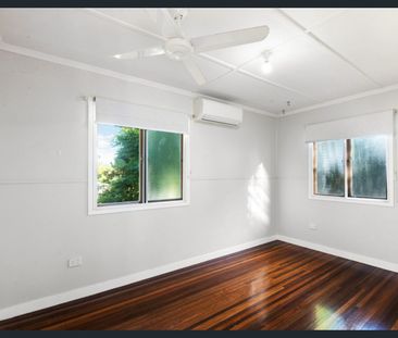 Charming Family Home with Huge Backyard in Holland Park West - Photo 2