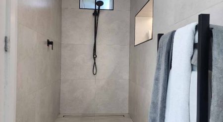 Contemporary Living with Private Guest Wing & Outdoor Oasis - Photo 4