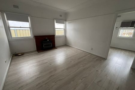 View Wednesday at 2.45pm - 3pm - Photo 4